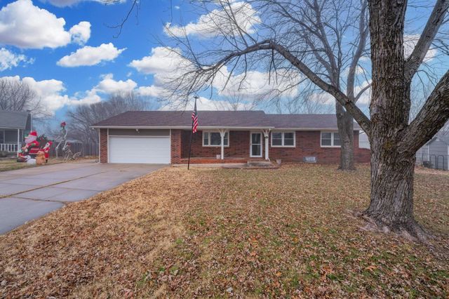3 Son Ct, Valley Center, KS 67147