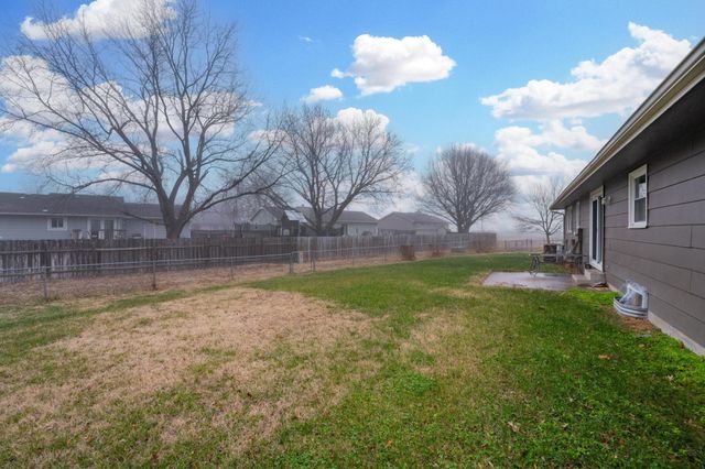 3 Son Ct, Valley Center, KS 67147