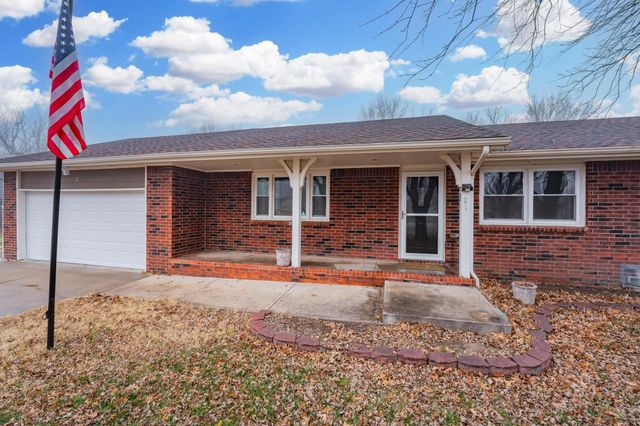 3 Son Ct, Valley Center, KS 67147