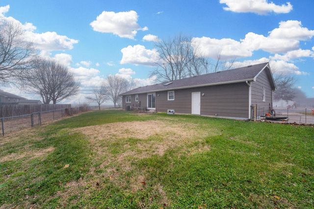 3 Son Ct, Valley Center, KS 67147