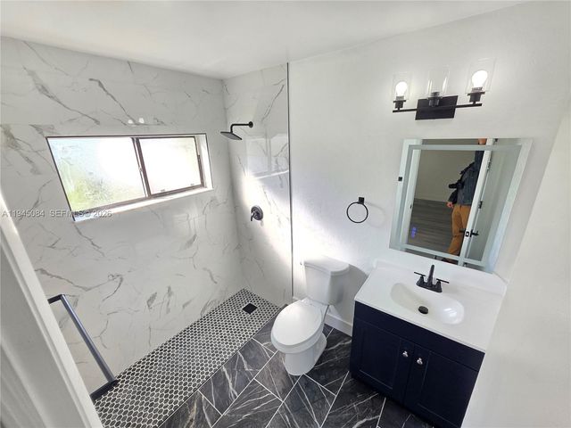 5307 NW 93rd Ave, Sunrise, FL 33351