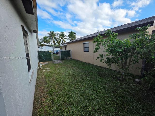 5307 NW 93rd Ave, Sunrise, FL 33351