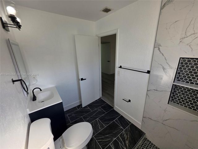 5307 NW 93rd Ave, Sunrise, FL 33351