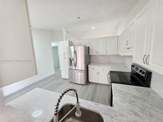 5307 NW 93rd Ave, Sunrise, FL 33351