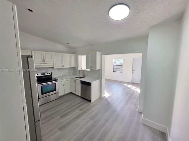 5307 NW 93rd Ave, Sunrise, FL 33351