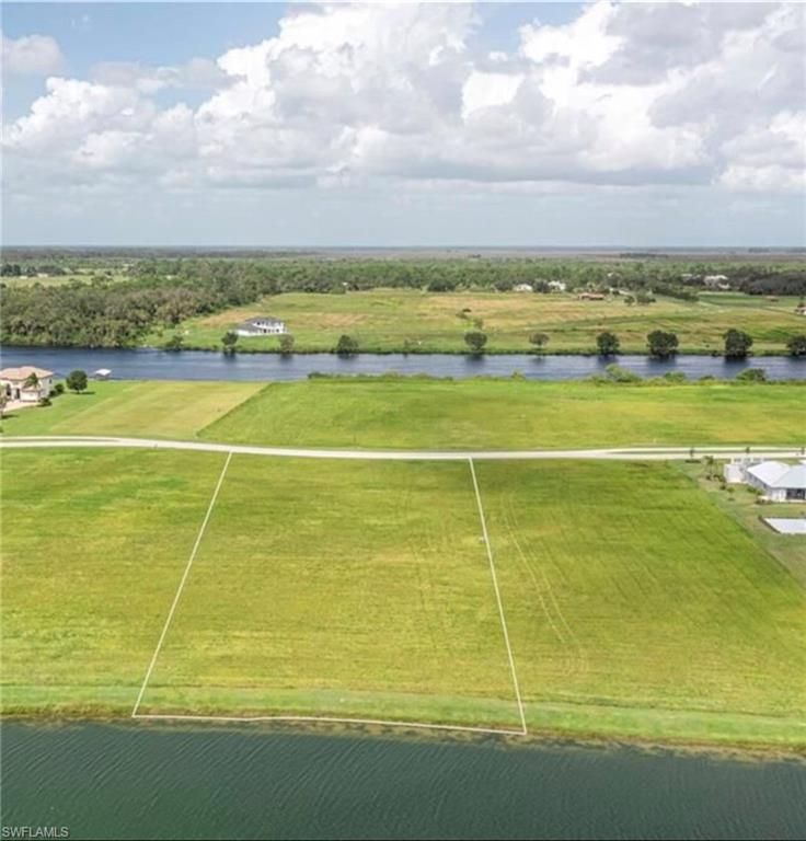 22742 Yellow Button LN, Alva, FL 33920