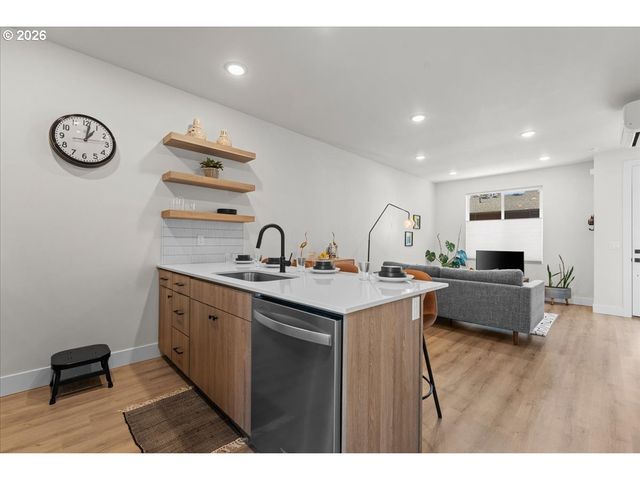 7722 Se Tolman St 3, Portland, OR 97206