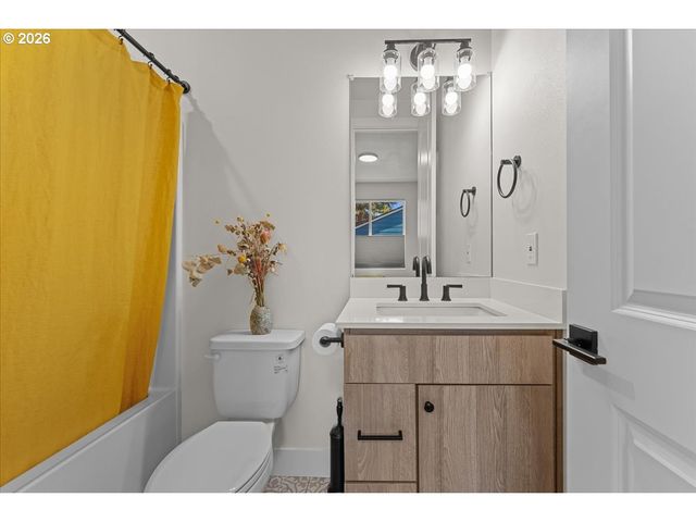 7722 Se Tolman St 3, Portland, OR 97206