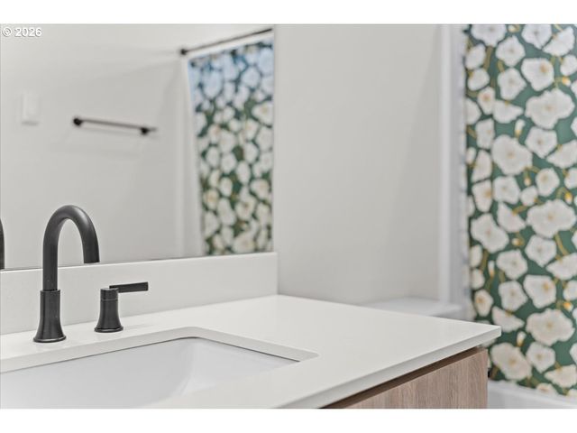 7722 Se Tolman St 3, Portland, OR 97206