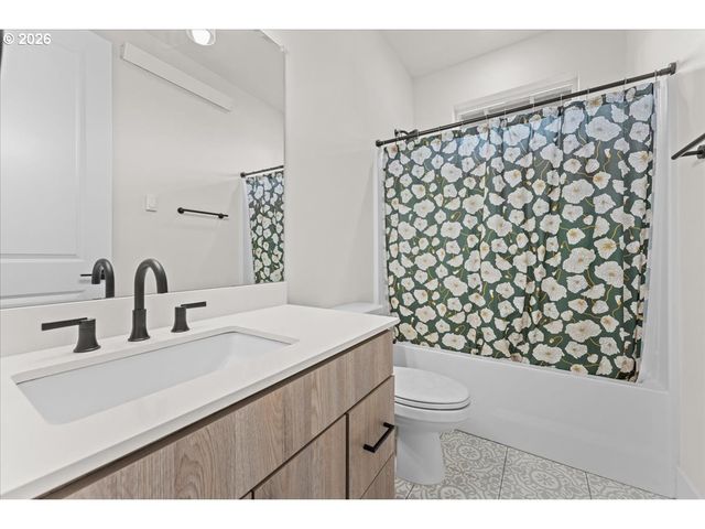 7722 Se Tolman St 3, Portland, OR 97206