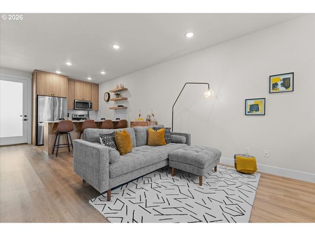 7722 Se Tolman St 3, Portland, OR 97206