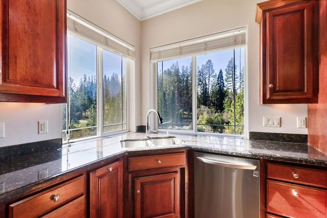 915 Eden Valley Rd, Colfax, CA 95713