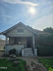 1020 W 42nd Place, Los Angeles, CA 90037