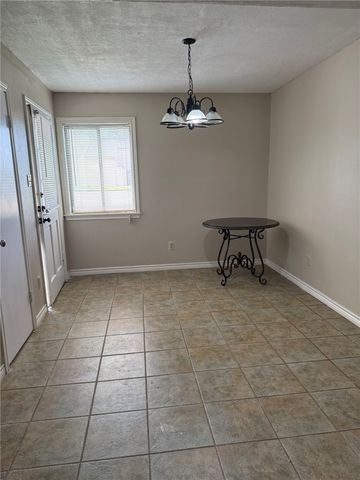 4405 Carter Creek Parkway 3, Bryan, TX 77802