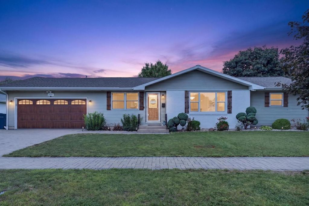 2111 Kenwood Avenue, Janesville, WI 53545