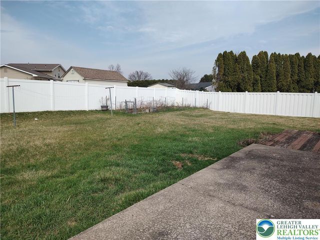 1755 peachtree Circle, Whitehall Twp, PA 18052