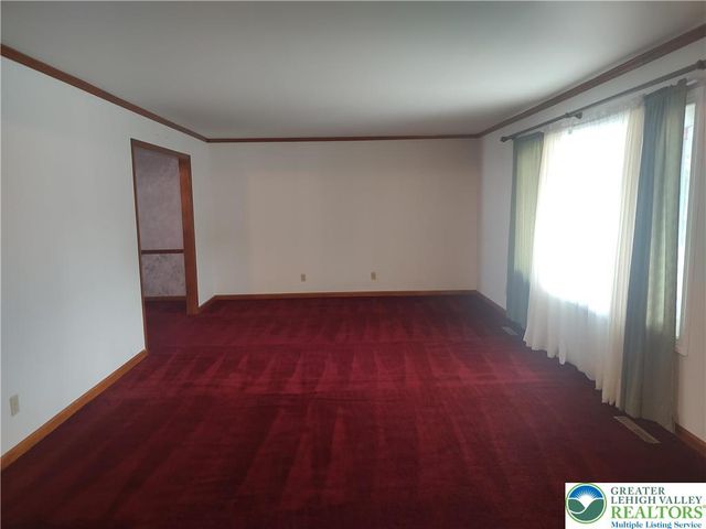 1755 peachtree Circle, Whitehall Twp, PA 18052