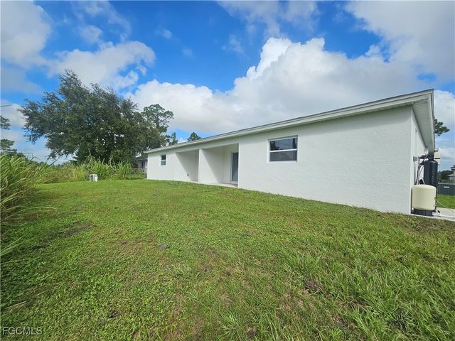 876 Apartment ST E, Lehigh Acres, FL 33974