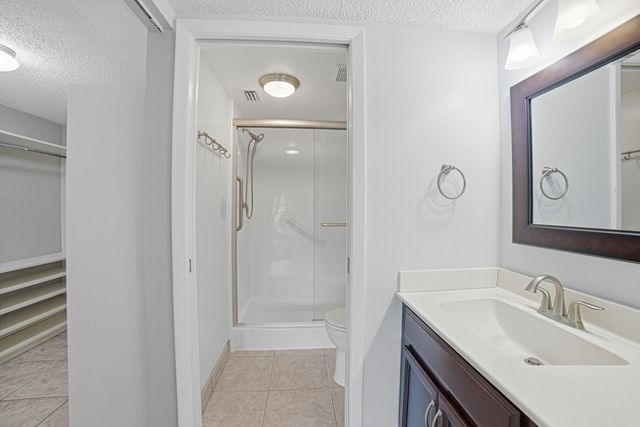 4702 E Lucerne Lakes Blvd Boulevard E 103, Lake Worth, FL 33467
