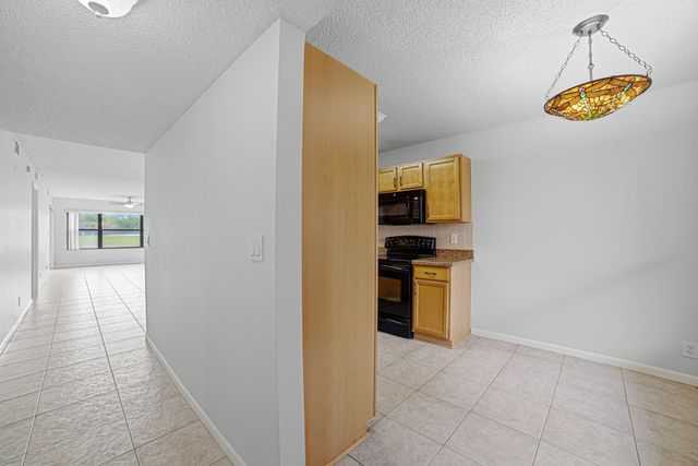 4702 E Lucerne Lakes Blvd Boulevard E 103, Lake Worth, FL 33467