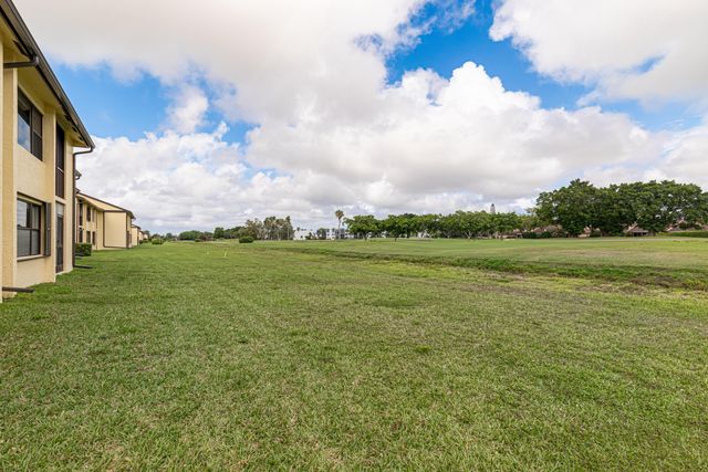 4702 E Lucerne Lakes Blvd Boulevard E 103, Lake Worth, FL 33467