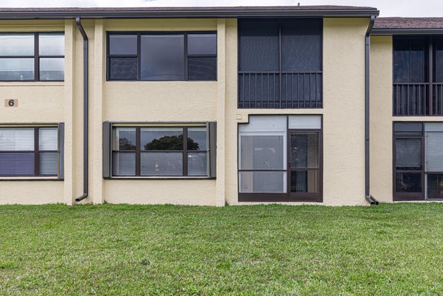 4702 E Lucerne Lakes Blvd Boulevard E 103, Lake Worth, FL 33467