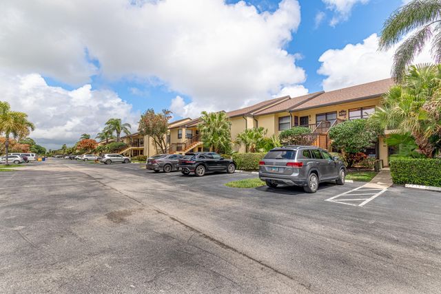 4702 E Lucerne Lakes Blvd Boulevard E 103, Lake Worth, FL 33467