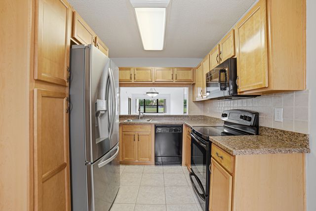 4702 E Lucerne Lakes Blvd Boulevard E 103, Lake Worth, FL 33467