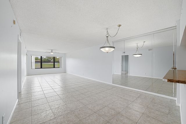4702 E Lucerne Lakes Blvd Boulevard E 103, Lake Worth, FL 33467