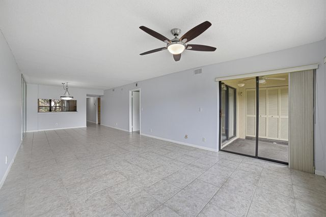 4702 E Lucerne Lakes Blvd Boulevard E 103, Lake Worth, FL 33467