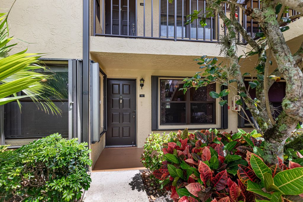 4702 E Lucerne Lakes Blvd Boulevard E 103, Lake Worth, FL 33467