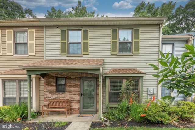 27 TYNEMOUTH CT, Robbinsville, NJ 08691