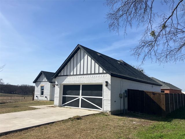 700 Hillburn Drive, West Tawakoni, TX 75474