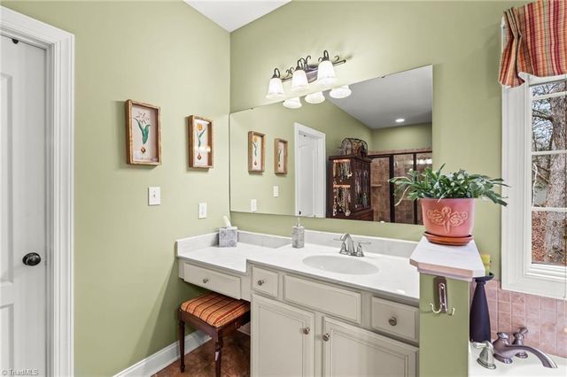 655 Starboard Reach, Lexington, NC 27292