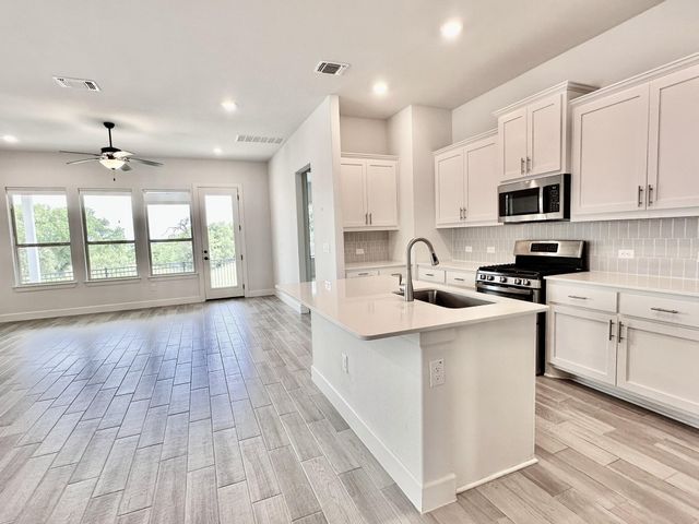 12608 Stanford DR, Austin, TX 78748