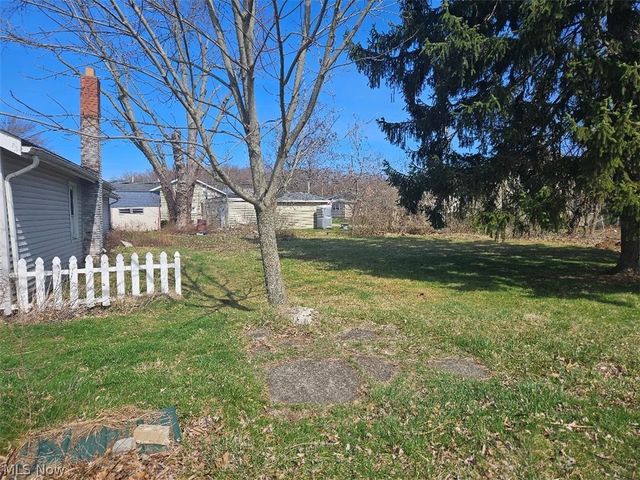 27292 Lake Front Drive, Beloit, OH 44609