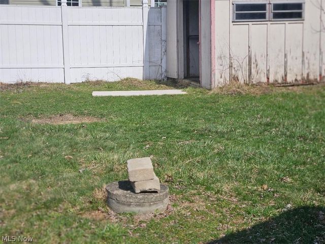 27292 Lake Front Drive, Beloit, OH 44609