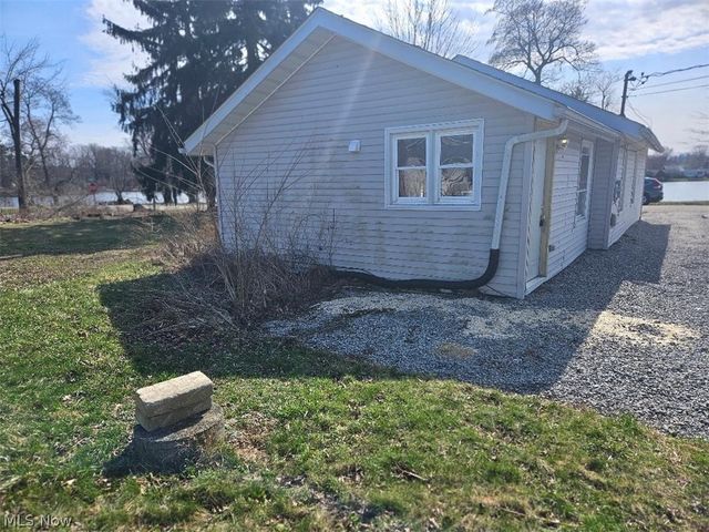 27292 Lake Front Drive, Beloit, OH 44609