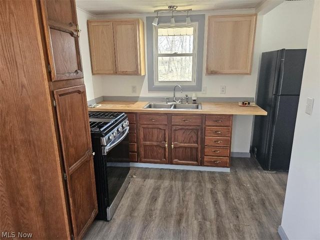 27292 Lake Front Drive, Beloit, OH 44609