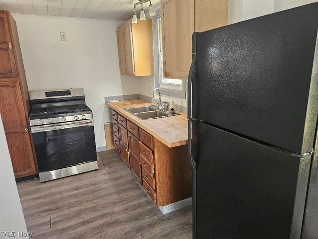 27292 Lake Front Drive, Beloit, OH 44609