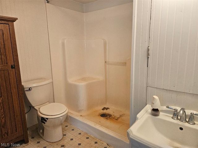 27292 Lake Front Drive, Beloit, OH 44609