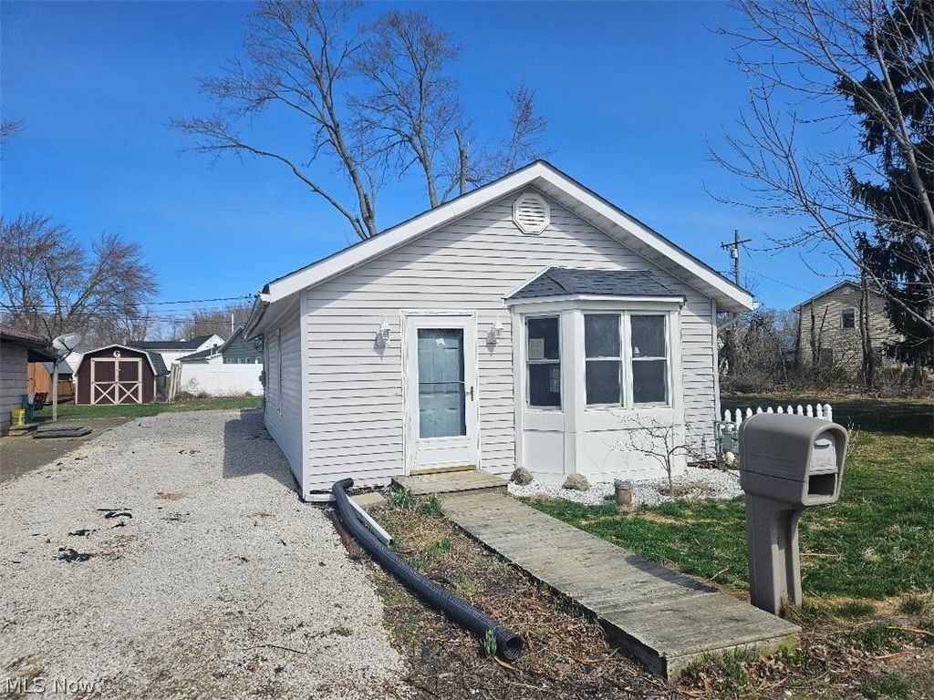 27292 Lake Front Drive, Beloit, OH 44609