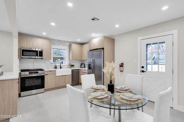 1186 Galley Avenue, Manahawkin, NJ 08050