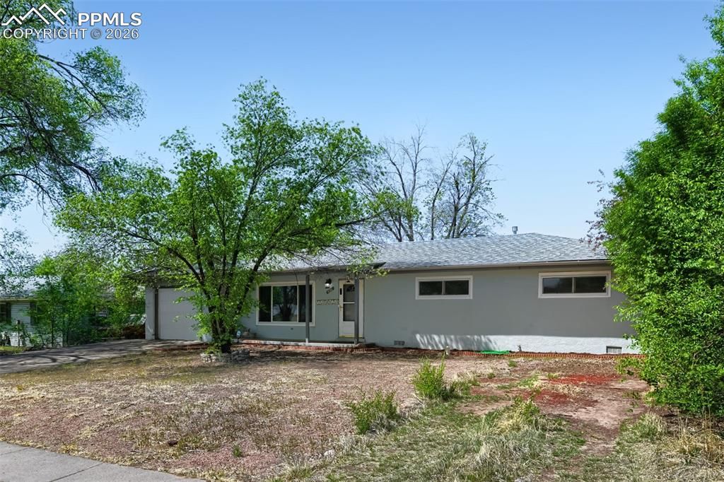 Image 4 of property listing at 430 Hackberry Drive, Colorado Springs, CO 80911