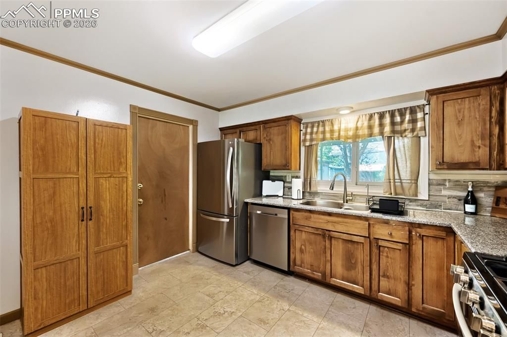 Image 8 of property listing at 430 Hackberry Drive, Colorado Springs, CO 80911