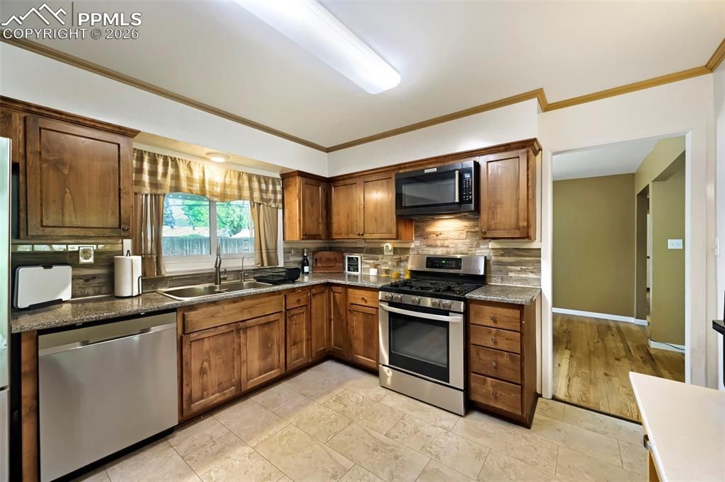 Image 9 of property listing at 430 Hackberry Drive, Colorado Springs, CO 80911