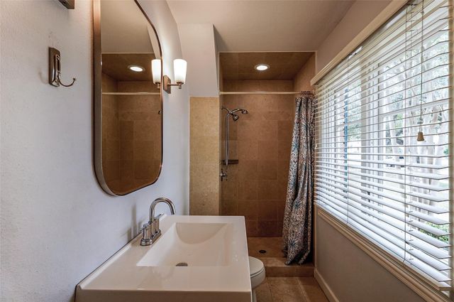 3827 Drake Street, Houston, TX 77005