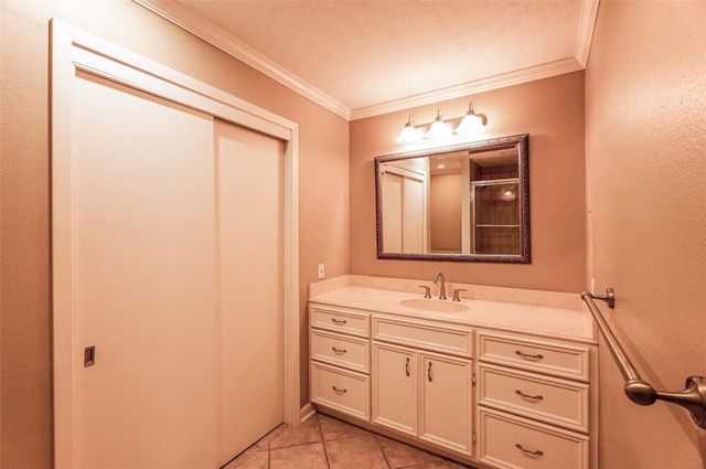 3827 Drake Street, Houston, TX 77005