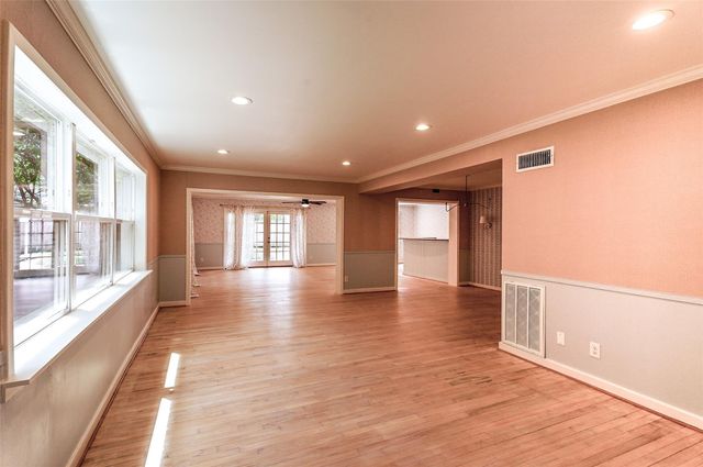3827 Drake Street, Houston, TX 77005