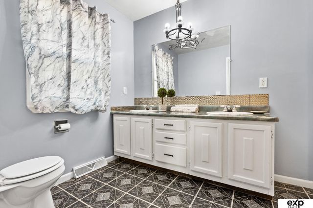 4464 S 61st Street, Omaha, NE 68117